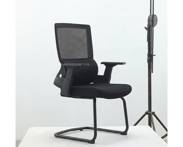 FAUTEUIL VISITEUR A MAILLE 686CB NOIRE